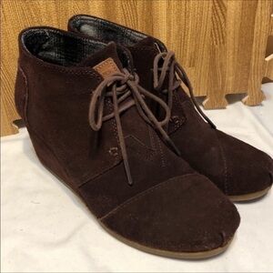 Toms suede lace up booties